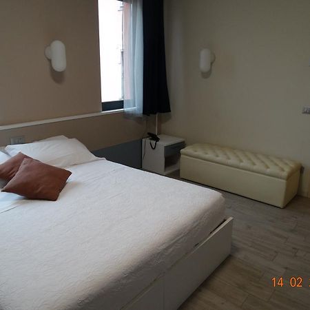 Hotel Moderno กรูเมลโลเดลมอนเต ภายนอก รูปภาพ