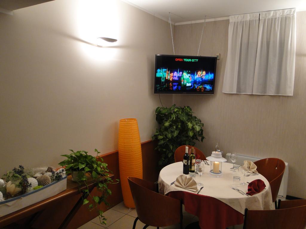 Hotel Moderno กรูเมลโลเดลมอนเต ภายนอก รูปภาพ