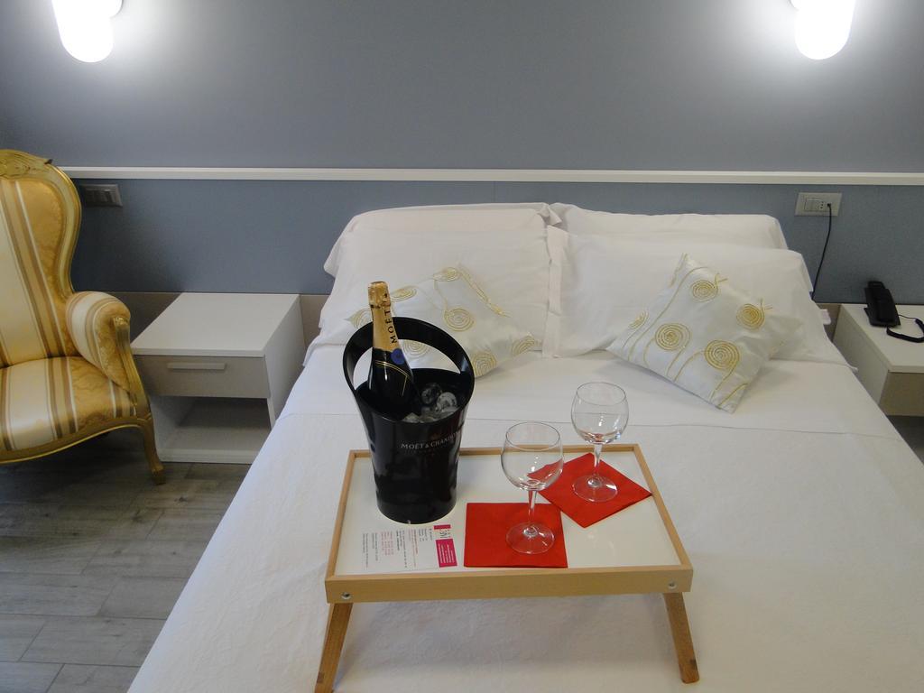 Hotel Moderno กรูเมลโลเดลมอนเต ห้อง รูปภาพ
