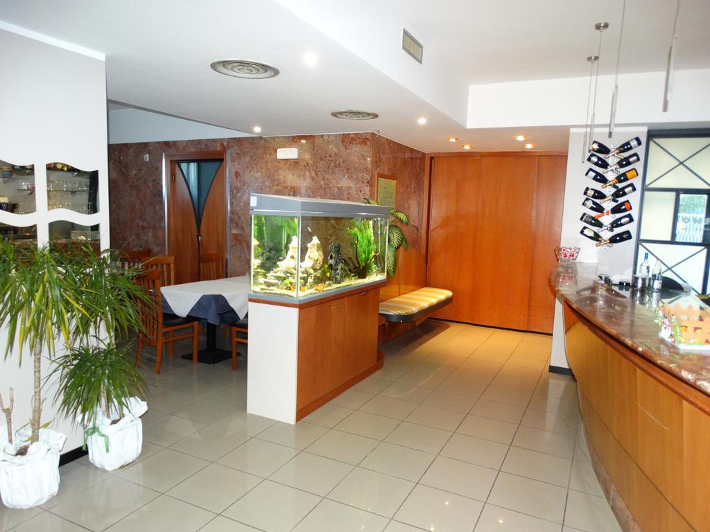 Hotel Moderno กรูเมลโลเดลมอนเต ภายนอก รูปภาพ