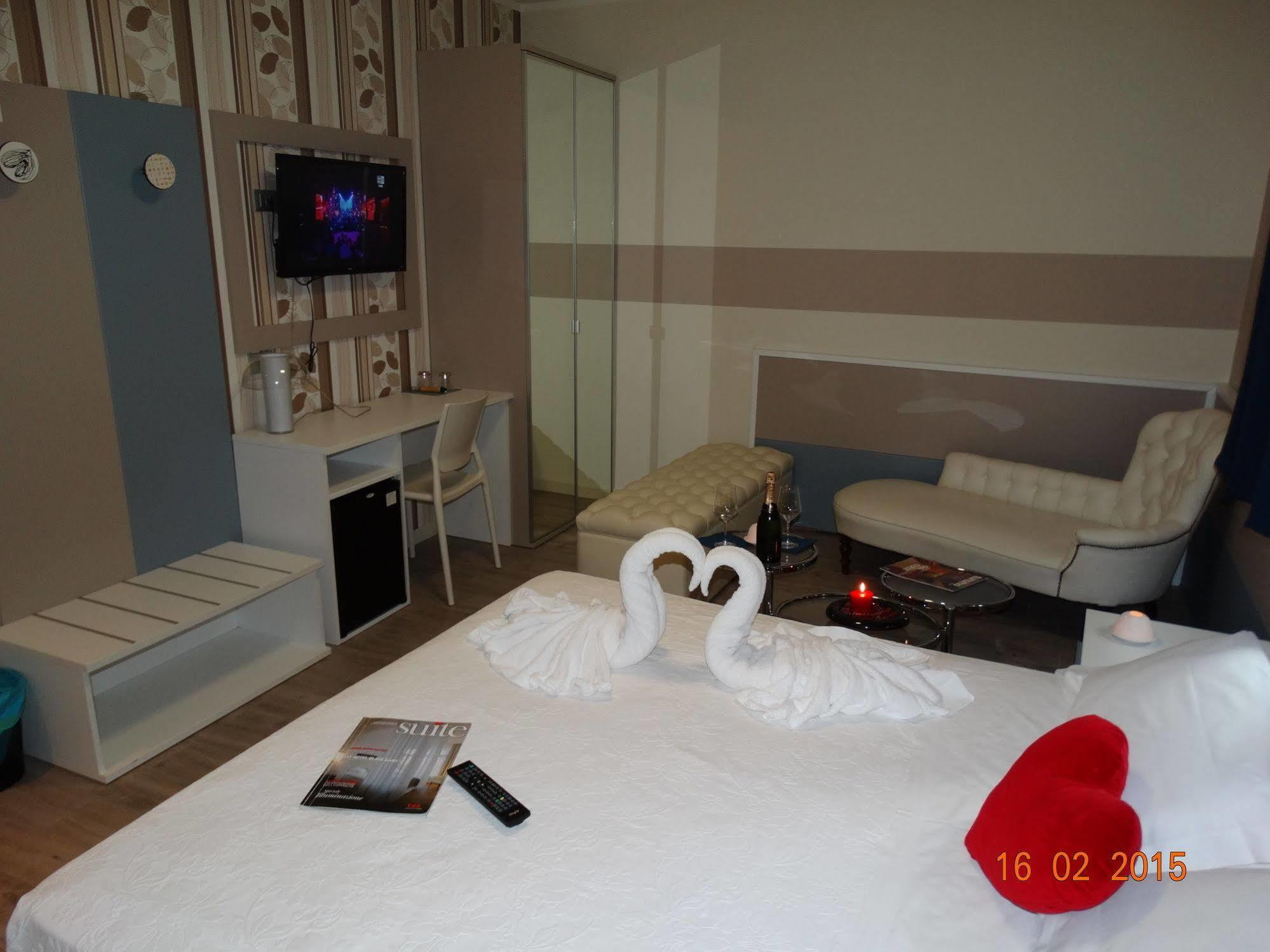Hotel Moderno กรูเมลโลเดลมอนเต ภายนอก รูปภาพ